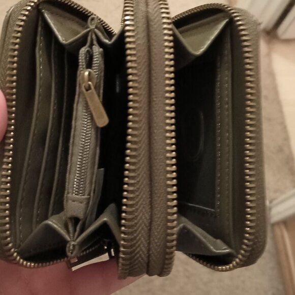 Universal Thread wallet - Picture 2 of 3